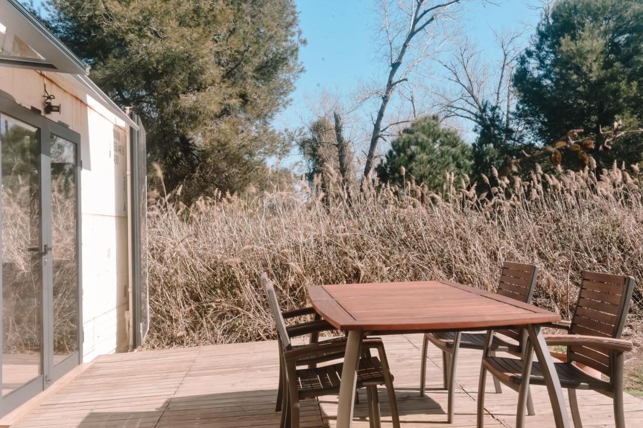 Cooltainer Retreat: Sustainable Coastal Forest Tiny House Near Barcelona Castelldefels Exterior foto